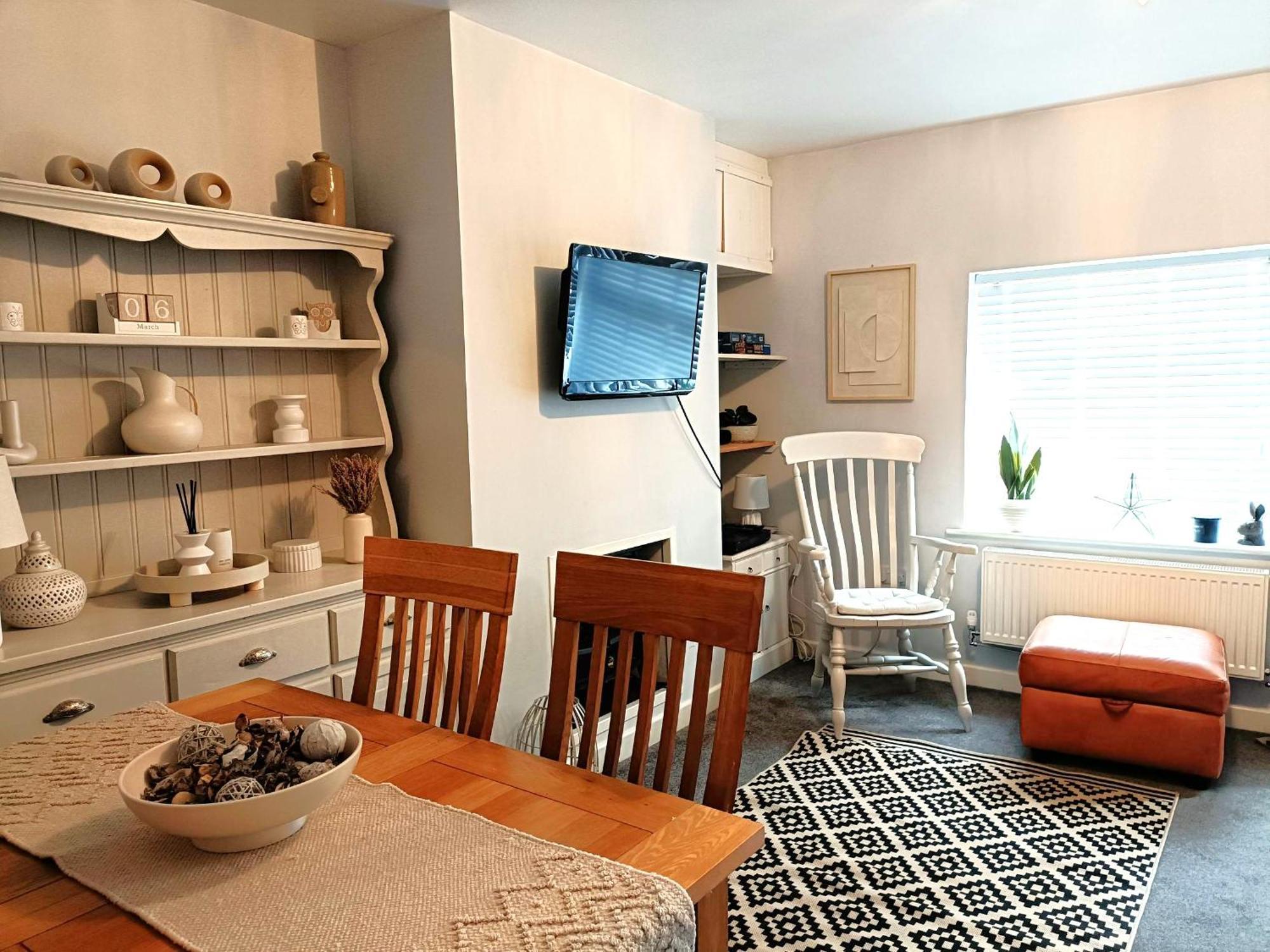 Charming Terrace Home In Whitchurch ウィットチャーチ エクステリア 写真