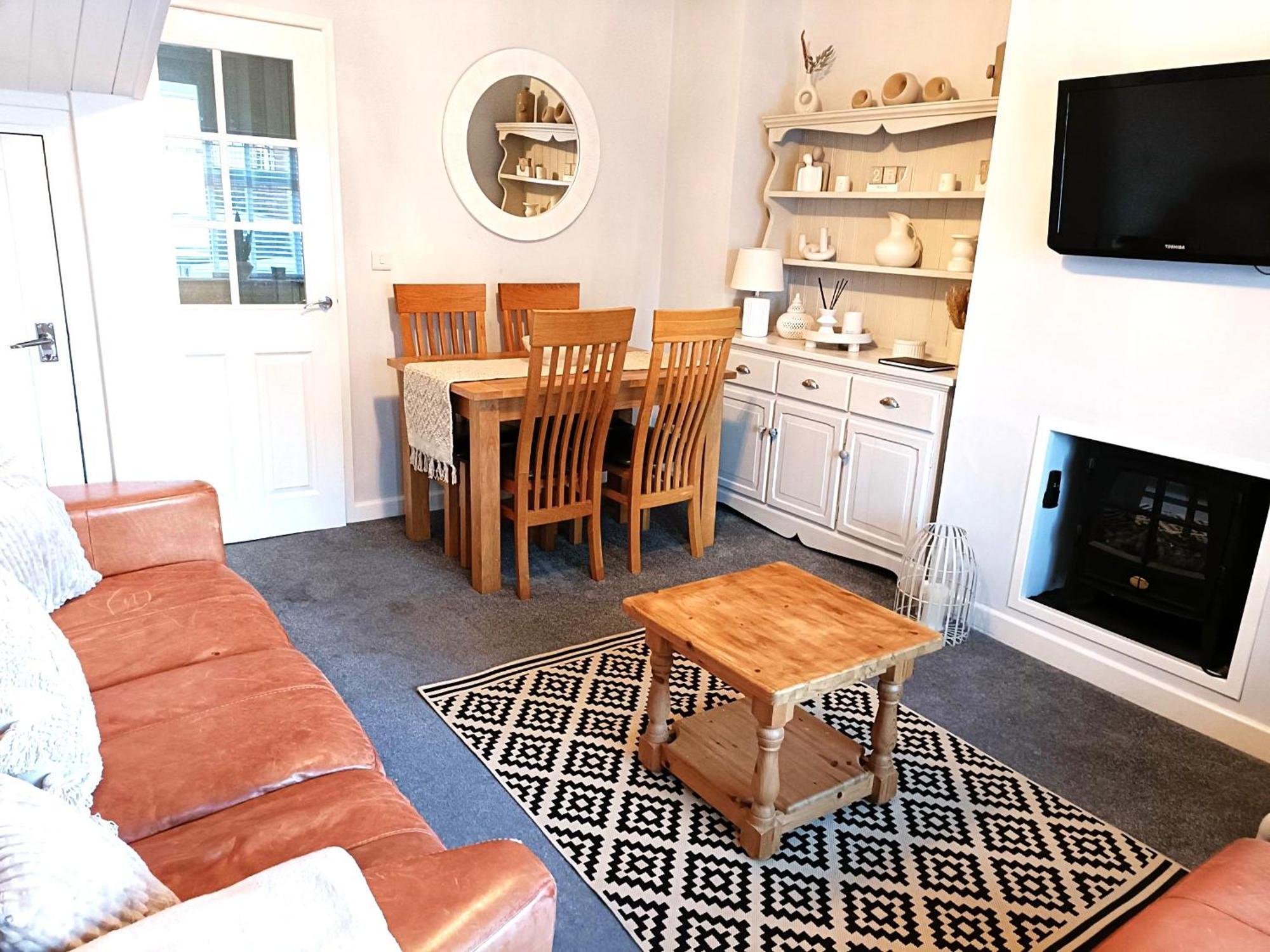 Charming Terrace Home In Whitchurch ウィットチャーチ エクステリア 写真