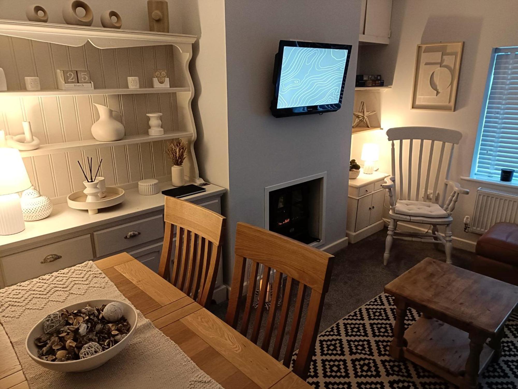 Charming Terrace Home In Whitchurch ウィットチャーチ エクステリア 写真